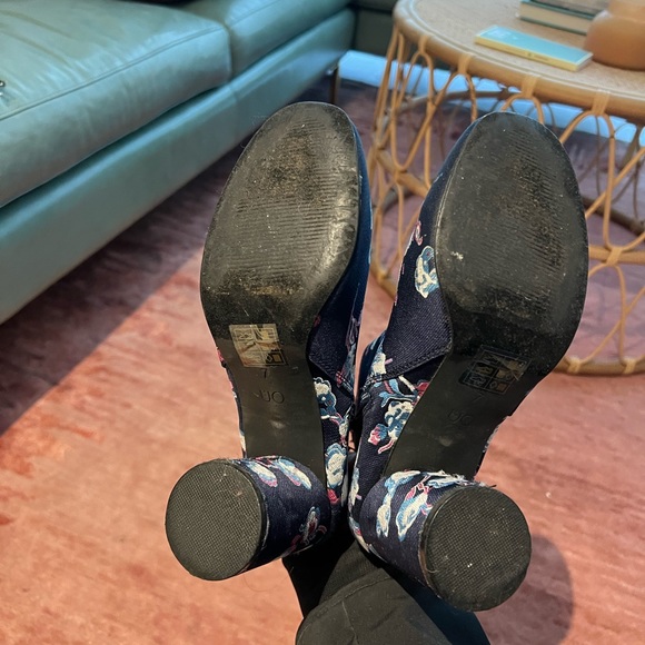 Urban Outfitters Heeled Pattern Boots - Picture 6 of 6